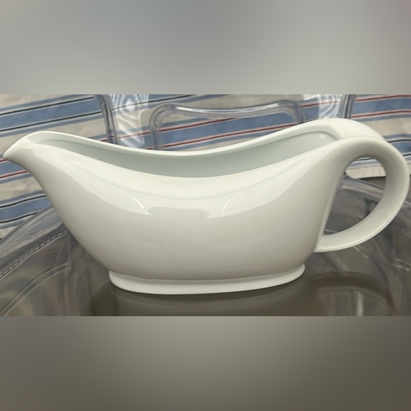 Bia Cordon Bleu Gravy Boat 32 oz Microwave, Dishwasher and Oven Safe White Gloss - Picture 1 of 5